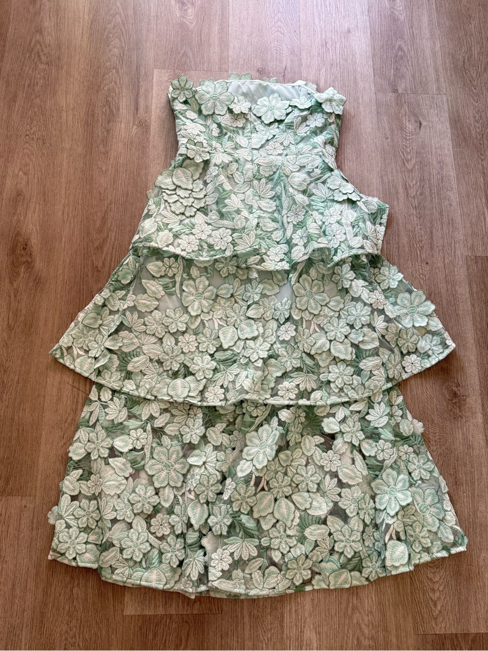 elliatt roseate green 3d floral lace applique strapless tiered maxi dress large - Picture 9 of 14